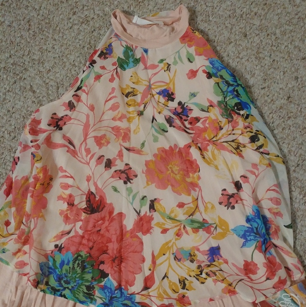 NWT SUMMER FLORAL TOP